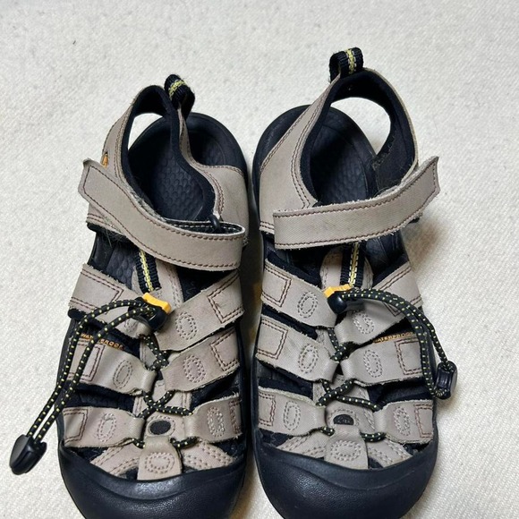 Keen Newport H2 Sandals‎ Big Kid's Size 3 Youth Sand and Black - Picture 1 of 6